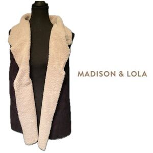 NWT Madison & Lola Nordstrom Soft Sherpa Faux Shearling Open Vest Black Beige: M
